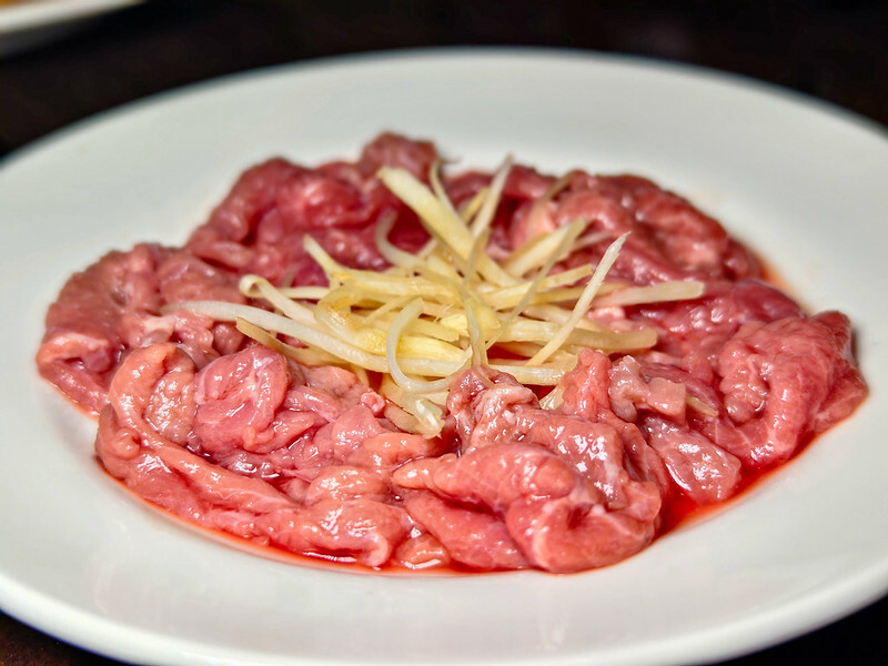 行天宮溫體牛林記,鮮嫩牛肉鍋超值份量,深夜美食CP值高,老饕激推!