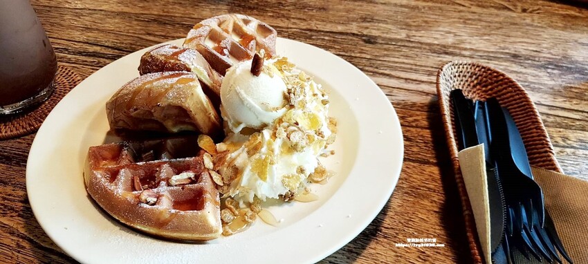 嘉義住宿 – 偶然行旅 藏身在蘭州街 鄰近文化夜市 走路就到 CP值高 平價