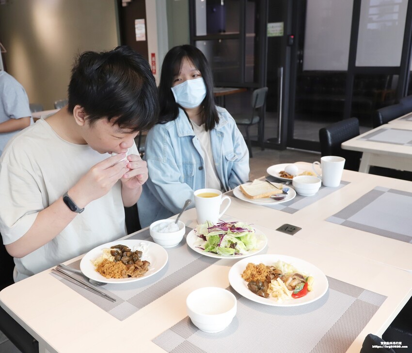 嘉義住宿 – 偶然行旅 藏身在蘭州街 鄰近文化夜市 走路就到 CP值高 平價