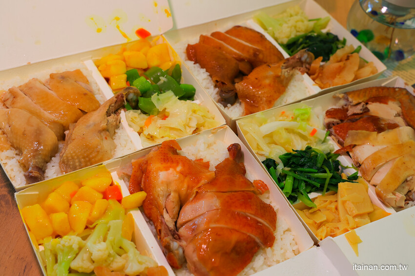 日賣300隻雞!國產土雞專賣~白斬、煙燻、油雞三口味!土雞便當、半雞切盤、拜拜祭祖全雞預訂好方便!外皮油亮肉質鮮嫩多汁一吃成主顧「好棒棒土雞專賣店」土雞便當 @台南好Food遊