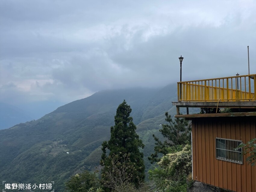 坐流籠下來的香噴噴烤雞｜拉拉山【光明休閒農場】馬告磚窯雞