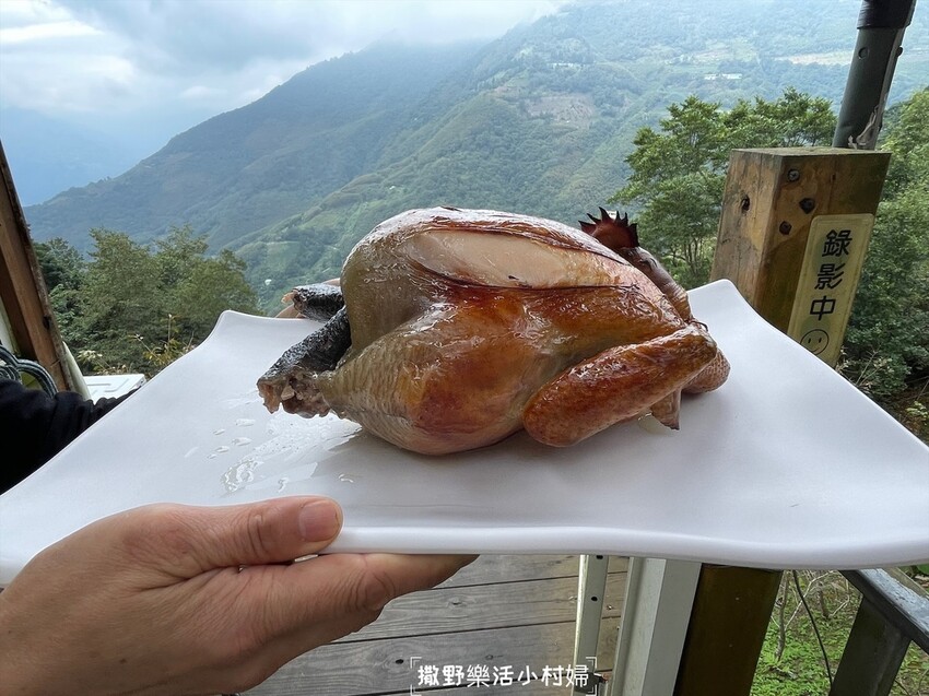 坐流籠下來的香噴噴烤雞｜拉拉山【光明休閒農場】馬告磚窯雞