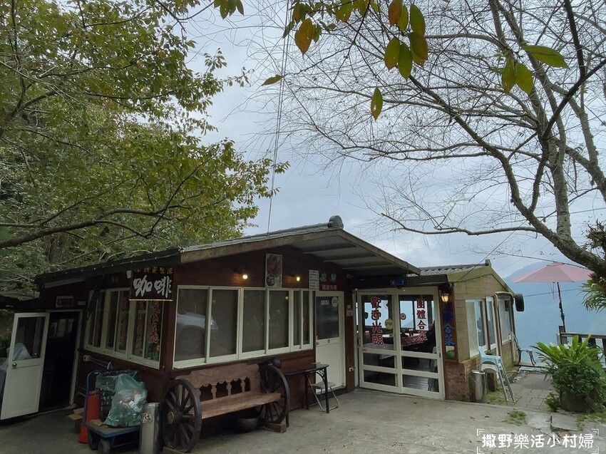 坐流籠下來的香噴噴烤雞｜拉拉山【光明休閒農場】馬告磚窯雞