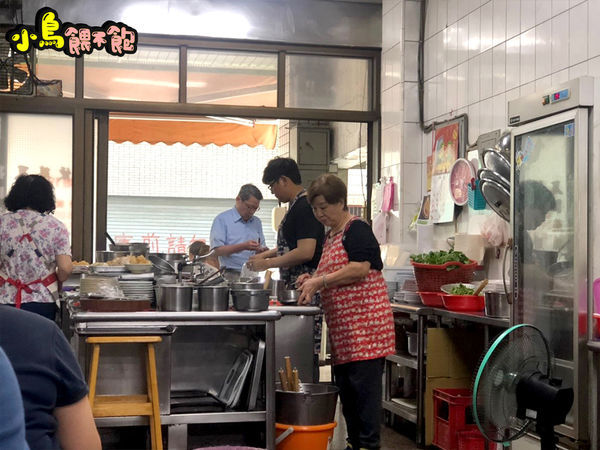 高雄鹽埕在地人的早午餐《老蔡虱目魚粥》瀨南街傳統美食，六十六年老店