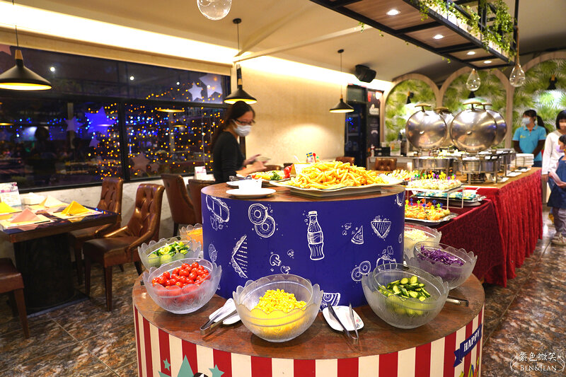 嘉義住宿推薦》詩情花園渡假村~豪華露營車一房一台  團康晚會 小孩玩得超開心 嘉義親子住宿