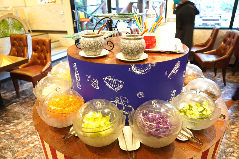 嘉義住宿推薦》詩情花園渡假村~豪華露營車一房一台  團康晚會 小孩玩得超開心 嘉義親子住宿