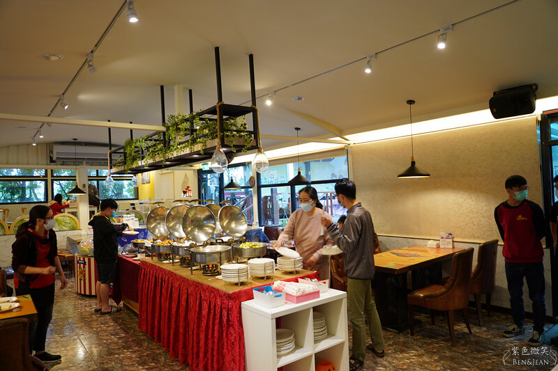 嘉義住宿推薦》詩情花園渡假村~豪華露營車一房一台  團康晚會 小孩玩得超開心 嘉義親子住宿