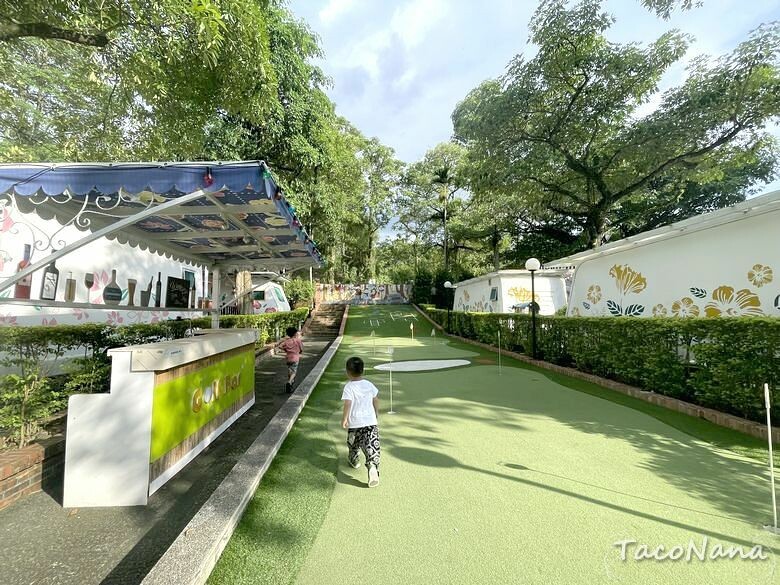 嘉義露營車推薦》詩情花園渡假村│夢幻森林系露營車住宿，一入園就玩不停！直接車前就開吃的BBQ晚餐與一系列