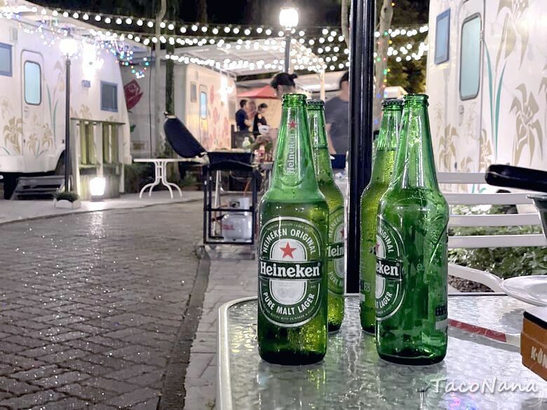 嘉義露營車推薦》詩情花園渡假村│夢幻森林系露營車住宿，一入園就玩不停！直接車前就開吃的BBQ晚餐與一系列