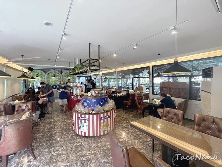 嘉義露營車推薦》詩情花園渡假村│夢幻森林系露營車住宿，一入園就玩不停！直接車前就開吃的BBQ晚餐與一系列