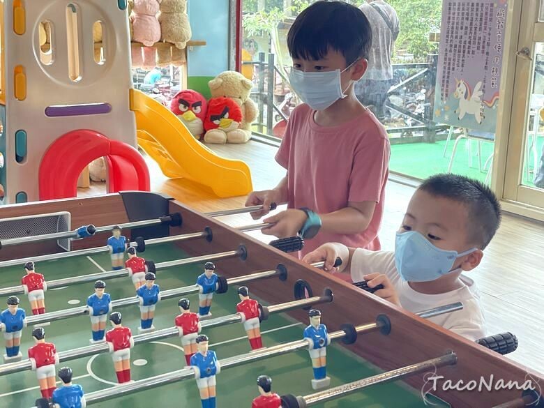 嘉義露營車推薦》詩情花園渡假村│夢幻森林系露營車住宿，一入園就玩不停！直接車前就開吃的BBQ晚餐與一系列