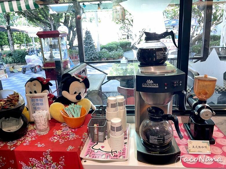 嘉義露營車推薦》詩情花園渡假村│夢幻森林系露營車住宿，一入園就玩不停！直接車前就開吃的BBQ晚餐與一系列