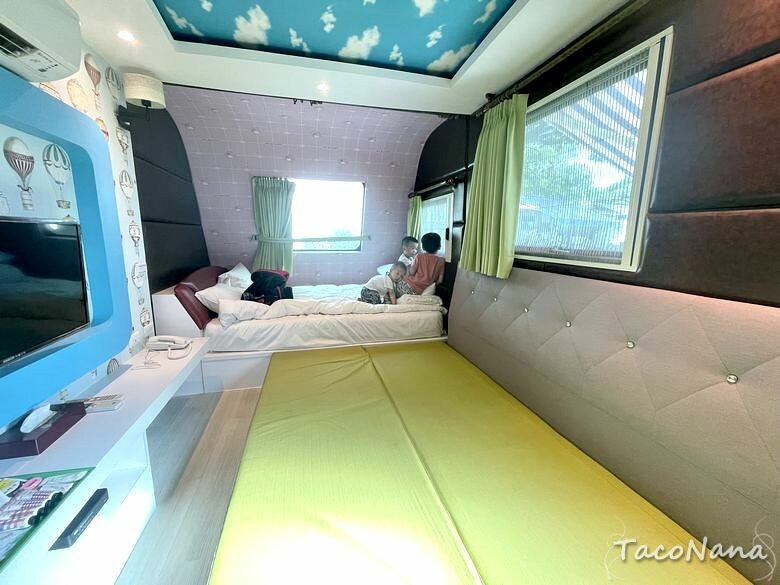 嘉義露營車推薦》詩情花園渡假村│夢幻森林系露營車住宿，一入園就玩不停！直接車前就開吃的BBQ晚餐與一系列