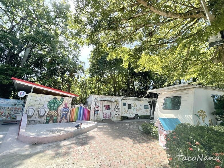 嘉義露營車推薦》詩情花園渡假村│夢幻森林系露營車住宿，一入園就玩不停！直接車前就開吃的BBQ晚餐與一系列