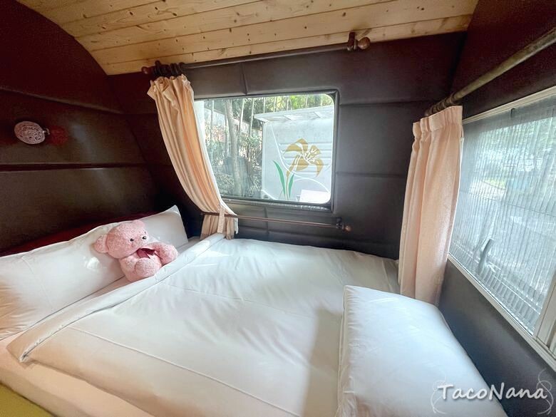 嘉義露營車推薦》詩情花園渡假村│夢幻森林系露營車住宿，一入園就玩不停！直接車前就開吃的BBQ晚餐與一系列