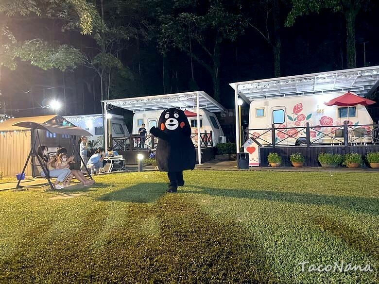 嘉義露營車推薦》詩情花園渡假村│夢幻森林系露營車住宿，一入園就玩不停！直接車前就開吃的BBQ晚餐與一系列