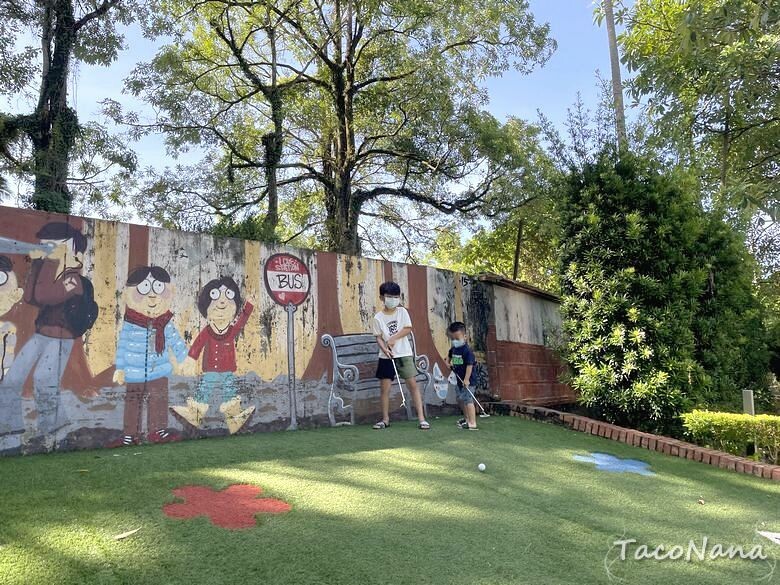 嘉義露營車推薦》詩情花園渡假村│夢幻森林系露營車住宿，一入園就玩不停！直接車前就開吃的BBQ晚餐與一系列