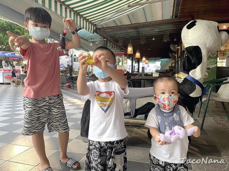 嘉義露營車推薦》詩情花園渡假村│夢幻森林系露營車住宿，一入園就玩不停！直接車前就開吃的BBQ晚餐與一系列
