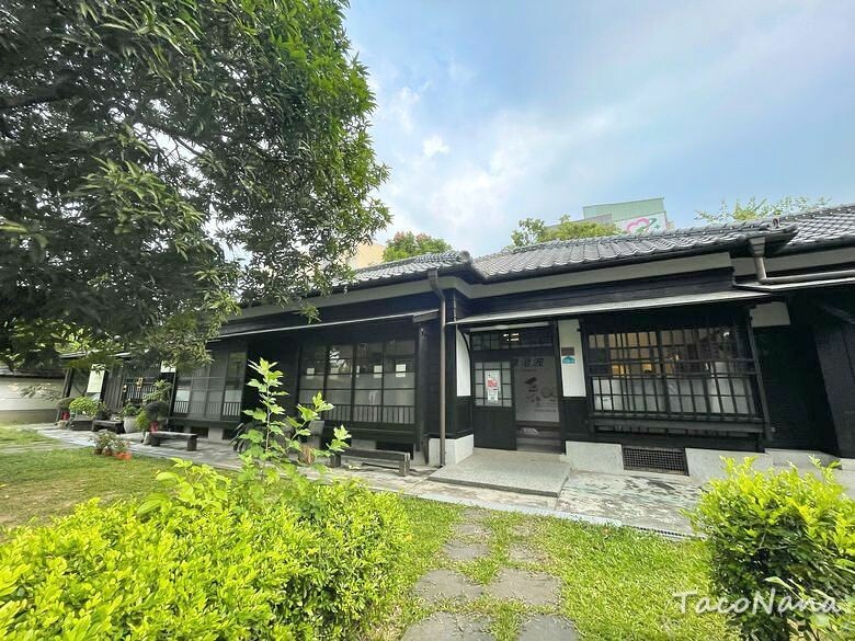 嘉義露營車推薦》詩情花園渡假村│夢幻森林系露營車住宿，一入園就玩不停！直接車前就開吃的BBQ晚餐與一系列