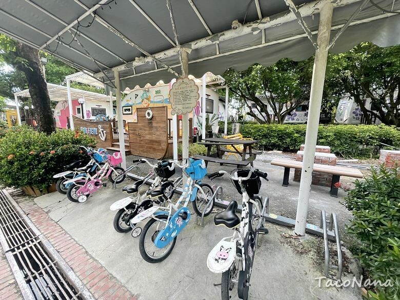 嘉義露營車推薦》詩情花園渡假村│夢幻森林系露營車住宿，一入園就玩不停！直接車前就開吃的BBQ晚餐與一系列