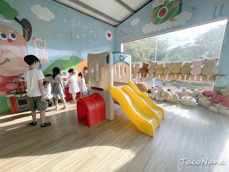 嘉義露營車推薦》詩情花園渡假村│夢幻森林系露營車住宿，一入園就玩不停！直接車前就開吃的BBQ晚餐與一系列