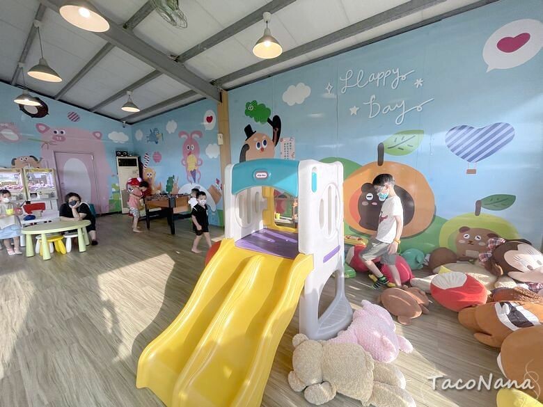 嘉義露營車推薦》詩情花園渡假村│夢幻森林系露營車住宿，一入園就玩不停！直接車前就開吃的BBQ晚餐與一系列