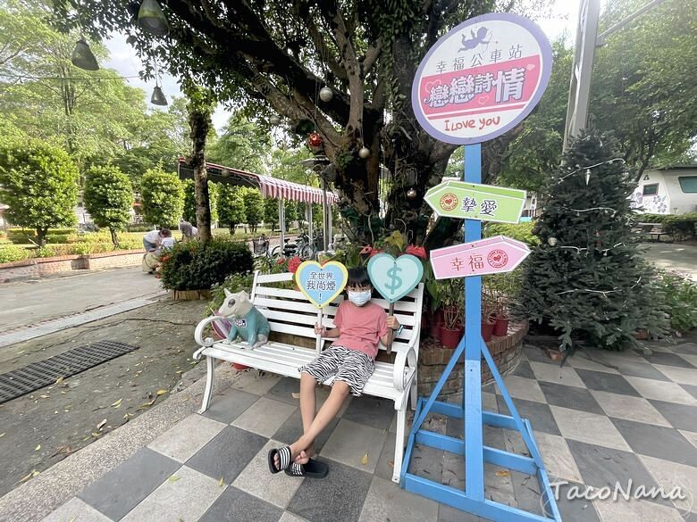 嘉義露營車推薦》詩情花園渡假村│夢幻森林系露營車住宿，一入園就玩不停！直接車前就開吃的BBQ晚餐與一系列