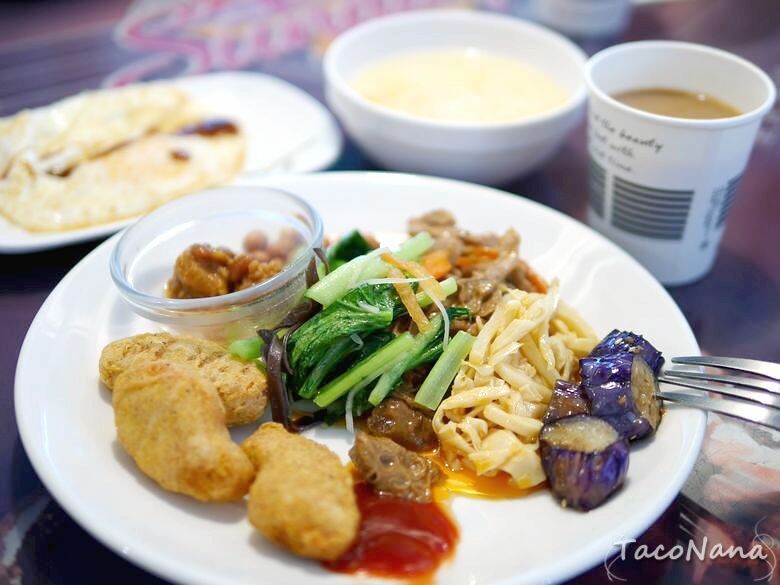 嘉義露營車推薦》詩情花園渡假村│夢幻森林系露營車住宿，一入園就玩不停！直接車前就開吃的BBQ晚餐與一系列