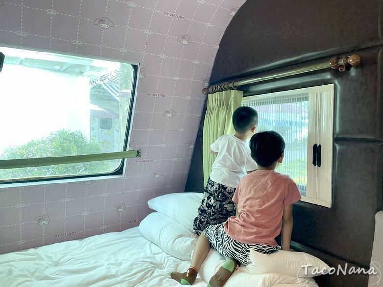 嘉義露營車推薦》詩情花園渡假村│夢幻森林系露營車住宿，一入園就玩不停！直接車前就開吃的BBQ晚餐與一系列