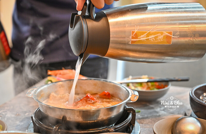 推薦海陸鍋+17盎司肉片,還有白飯、飲料吃到飽、兒童遊戲室-妮妮布魯