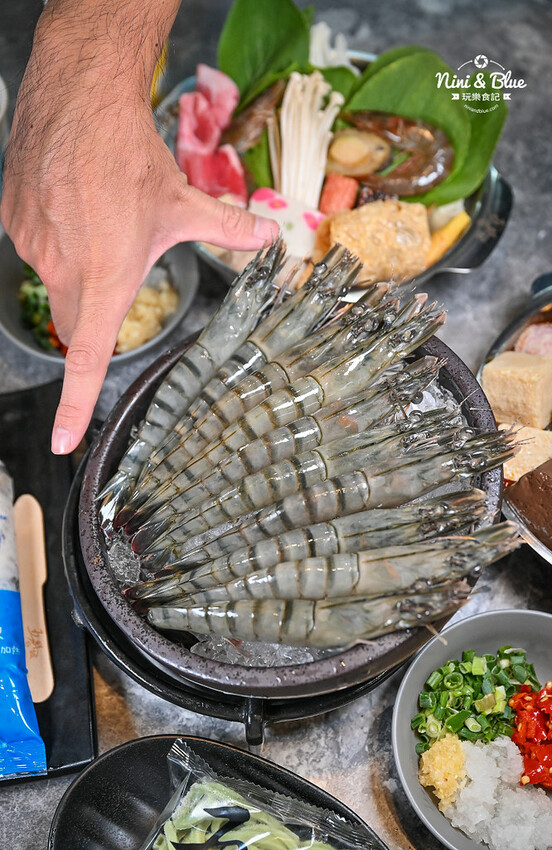 推薦海陸鍋+17盎司肉片,還有白飯、飲料吃到飽、兒童遊戲室-妮妮布魯