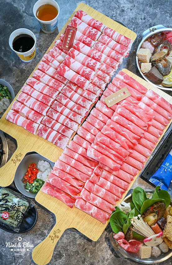 推薦海陸鍋+17盎司肉片,還有白飯、飲料吃到飽、兒童遊戲室-妮妮布魯