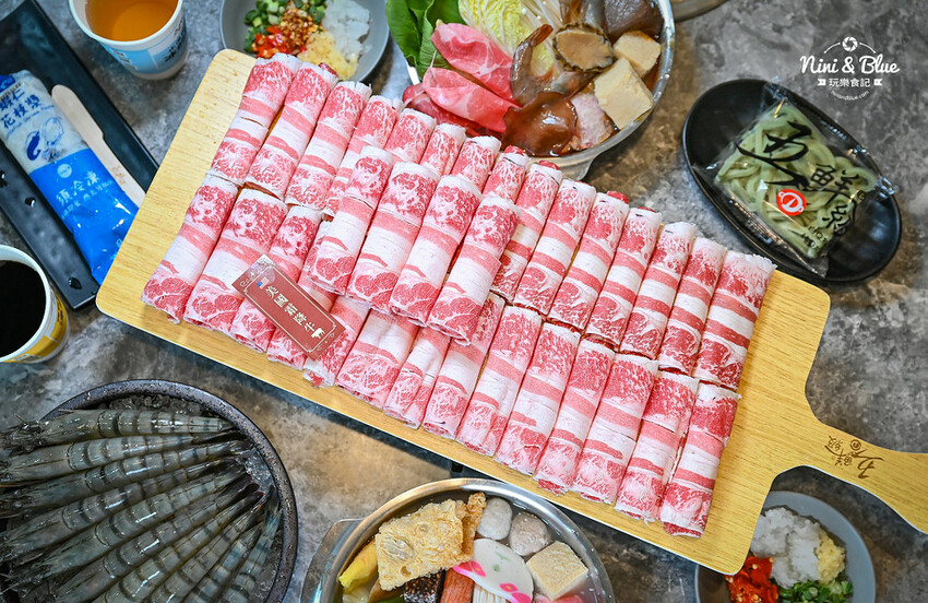 推薦海陸鍋+17盎司肉片,還有白飯、飲料吃到飽、兒童遊戲室-妮妮布魯