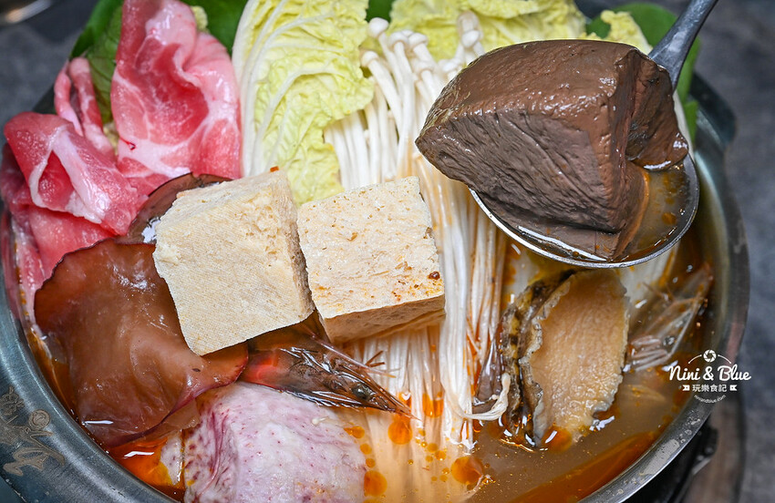 推薦海陸鍋+17盎司肉片,還有白飯、飲料吃到飽、兒童遊戲室-妮妮布魯