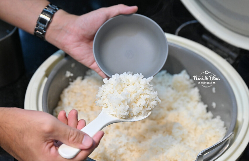 推薦海陸鍋+17盎司肉片,還有白飯、飲料吃到飽、兒童遊戲室-妮妮布魯