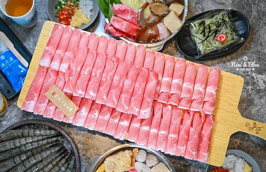 推薦海陸鍋+17盎司肉片,還有白飯、飲料吃到飽、兒童遊戲室-妮妮布魯