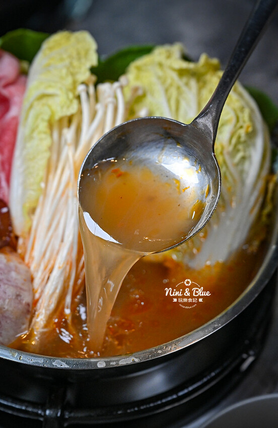 推薦海陸鍋+17盎司肉片,還有白飯、飲料吃到飽、兒童遊戲室-妮妮布魯