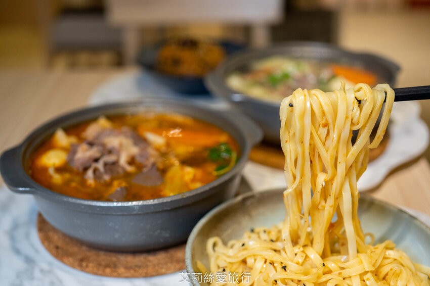 內湖美食 一個人也能吃麻辣鍋 香麻夠味 湯頭順口可以直接喝 緒食一鍋小麻辣 青花滷 CITYLINK美食 - 艾莉絲愛旅行