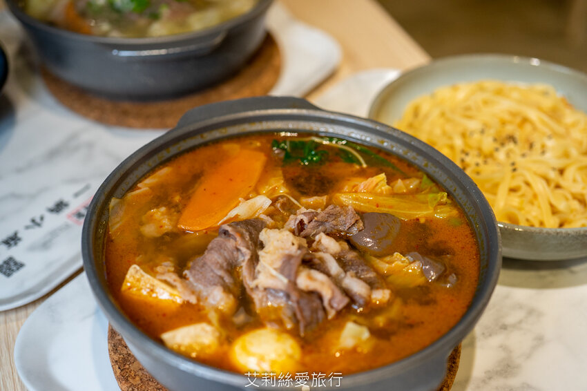 內湖美食 一個人也能吃麻辣鍋 香麻夠味 湯頭順口可以直接喝 緒食一鍋小麻辣 青花滷 CITYLINK美食 - 艾莉絲愛旅行