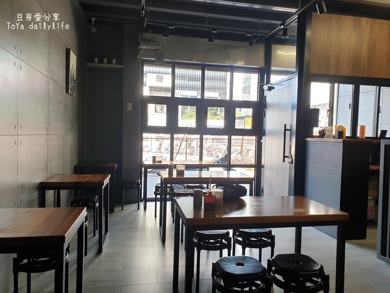 台中麻辣大腸麵線｜SOGO附近美味的平價小吃 🌱豆芽愛吃在台中