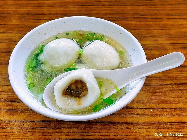 (大稻埕美食)「佳興魚丸店」總店(Fish ball soup, squid soup &　bean thread noodle), Taipei, Taiwan, SJKen, Mar 11, 2022.