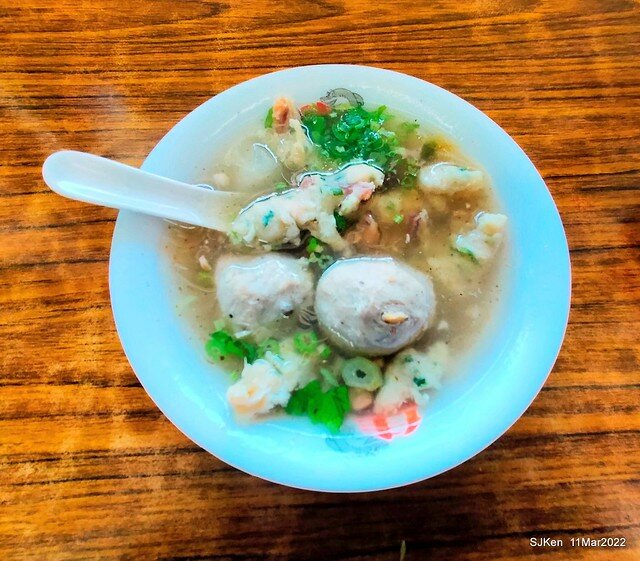 (大稻埕美食)「佳興魚丸店」總店(Fish ball soup, squid soup &　bean thread noodle), Taipei, Taiwan, SJKen, Mar 11, 2022.