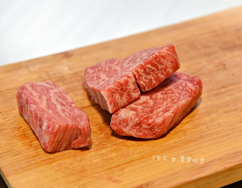 台北一位難求頂級鐵板燒插旗林口 ll 網路溫度計冠軍,老饕活龍蝦三吃、A5和牛、生食級干貝14品豪華料理,20