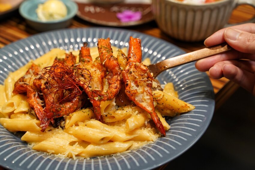 新竹竹北平價大份量早午餐推薦『Mr.Kenny 肯尼廚房』，比臉大雞排漢堡、雙手握不住的牛肉漢堡，還有各式可愛精緻的手作甜點！ - 阿華田的美食日記