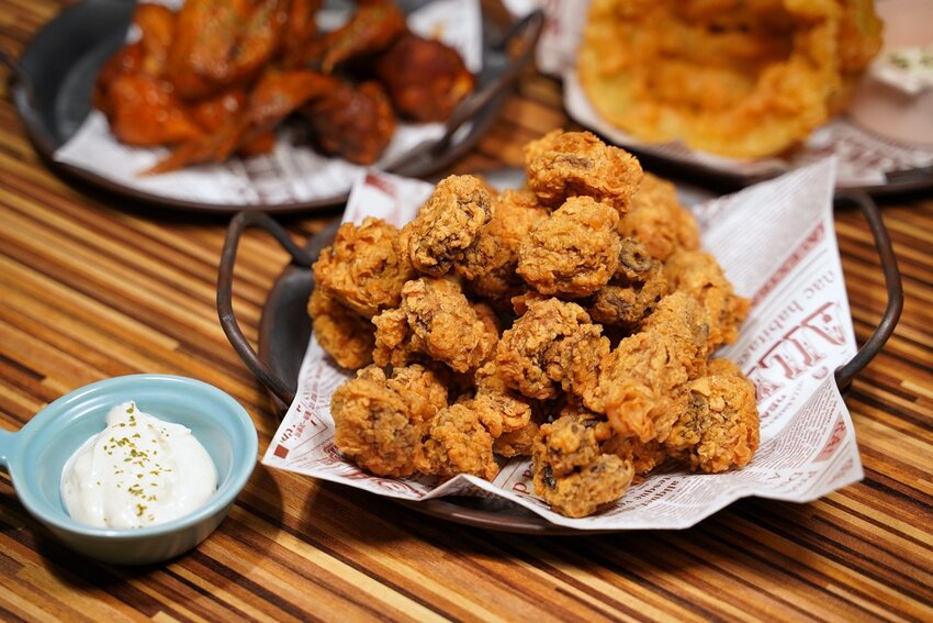 新竹竹北平價大份量早午餐推薦『Mr.Kenny 肯尼廚房』，比臉大雞排漢堡、雙手握不住的牛肉漢堡，還有各式可愛精緻的手作甜點！ - 阿華田的美食日記