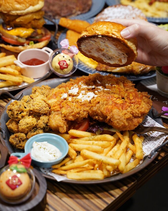 新竹竹北平價大份量早午餐推薦『Mr.Kenny 肯尼廚房』，比臉大雞排漢堡、雙手握不住的牛肉漢堡，還有各式可愛精緻的手作甜點！ - 阿華田的美食日記