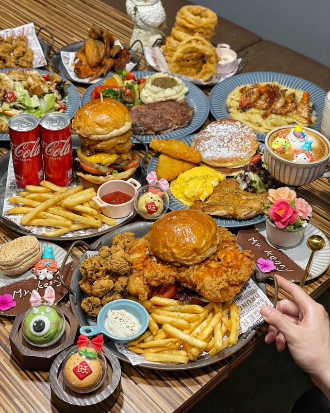 新竹竹北平價大份量早午餐推薦『Mr.Kenny 肯尼廚房』，比臉大雞排漢堡、雙手握不住的牛肉漢堡，還有各式可愛精緻的手作甜點！ - 阿華田的美食日記