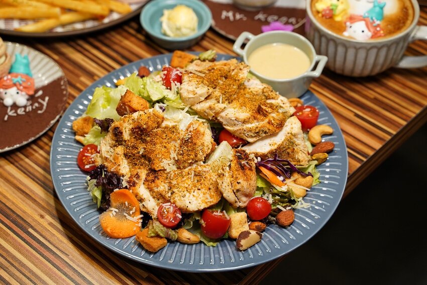 新竹竹北平價大份量早午餐推薦『Mr.Kenny 肯尼廚房』，比臉大雞排漢堡、雙手握不住的牛肉漢堡，還有各式可愛精緻的手作甜點！ - 阿華田的美食日記