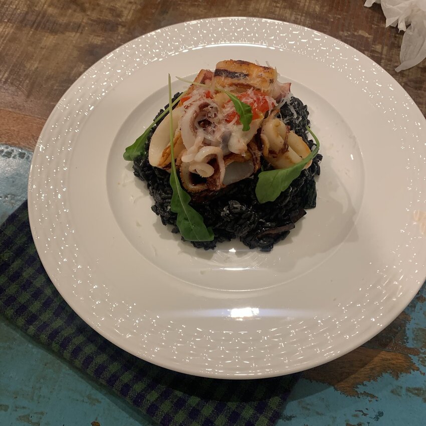 迷鹿了嗎?|基隆海洋廣場|連小孩都愛的超好吃墨魚燉飯、迷鹿雞翅