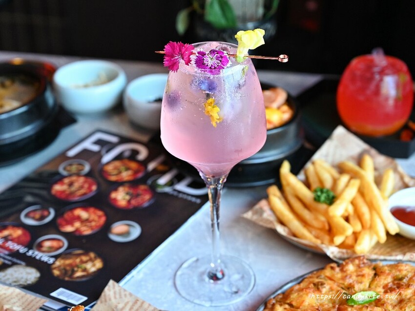 台中市西區FOND 訪韓國傳統豆腐鍋|台中最潮韓式料理,網美夜店風,好吃又好拍,五月底前完成活動享調酒買一送一